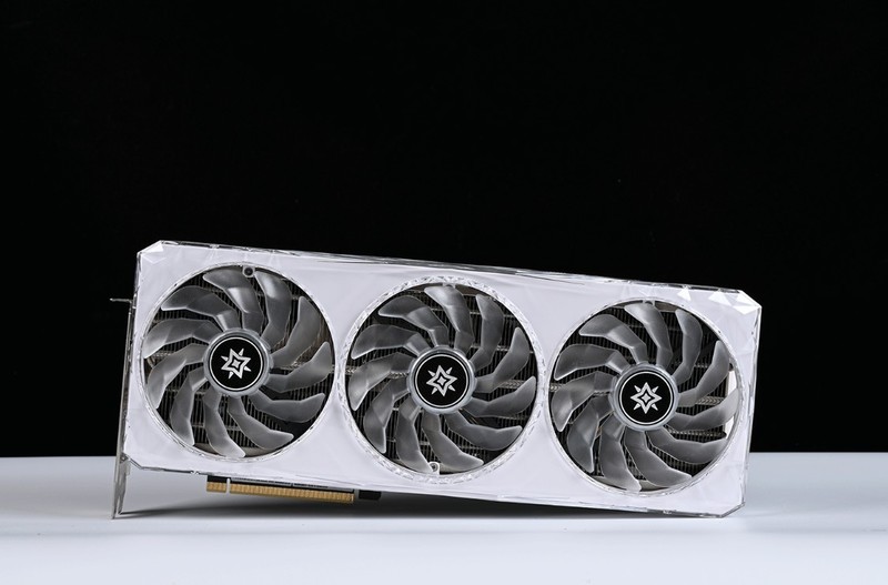 散热拉满的紧凑型白色主题装机：14600K+铭瑄Z790M+4070S+D5内存