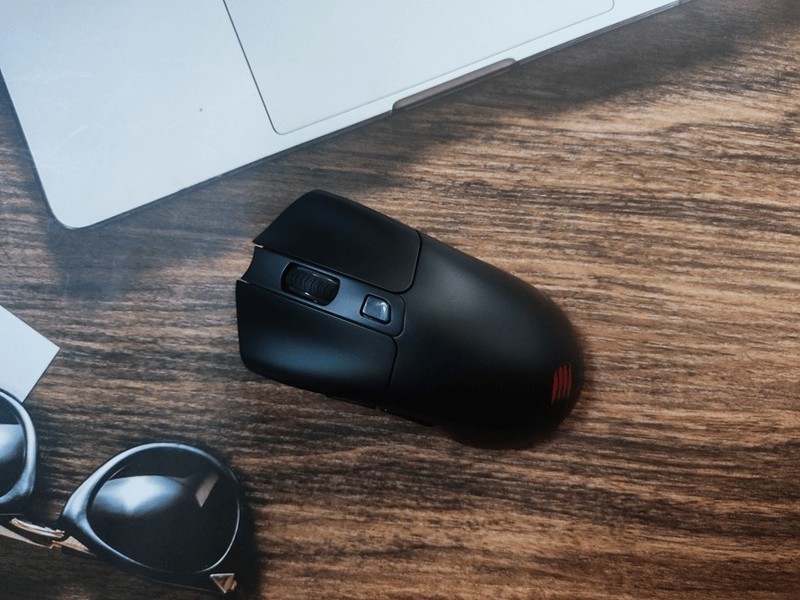 美加狮M.O.J.O.M2双模游戏鼠标：只简不减，爱不释手