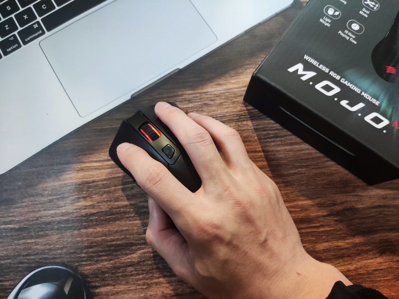 美加狮M.O.J.O.M2双模游戏鼠标：只简不减，爱不释手