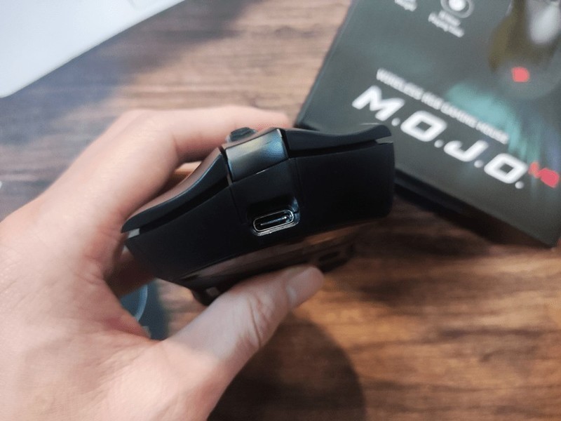 美加狮M.O.J.O.M2双模游戏鼠标：只简不减，爱不释手