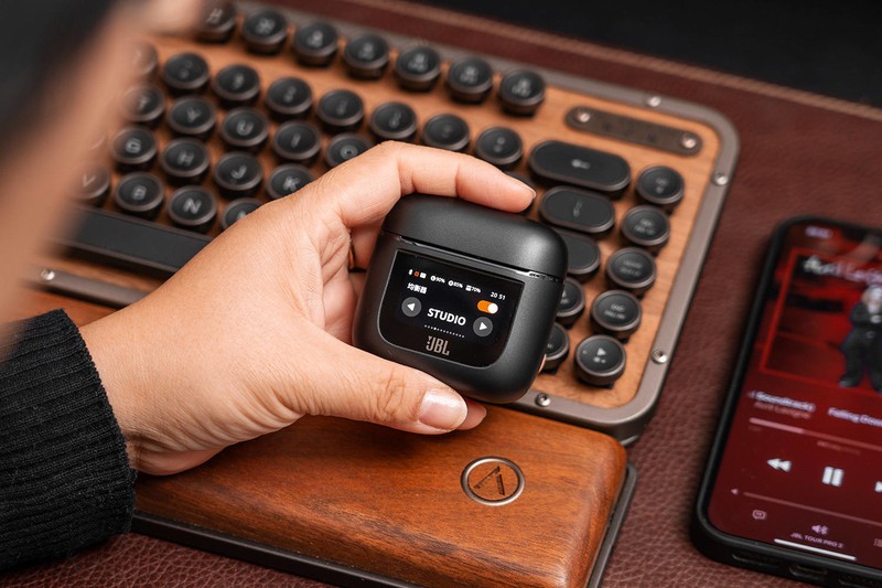 能让音质和降噪沦为配角的交互方式，JBL TOUR PRO 2蓝牙耳机评测