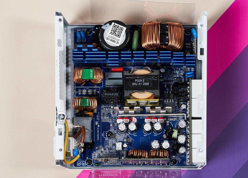 安耐美PK850/1000W白金电源空降高端，揭秘其神秘超能力！