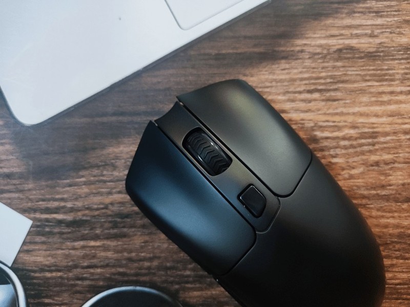 美加狮M.O.J.O.M2双模游戏鼠标：只简不减，爱不释手