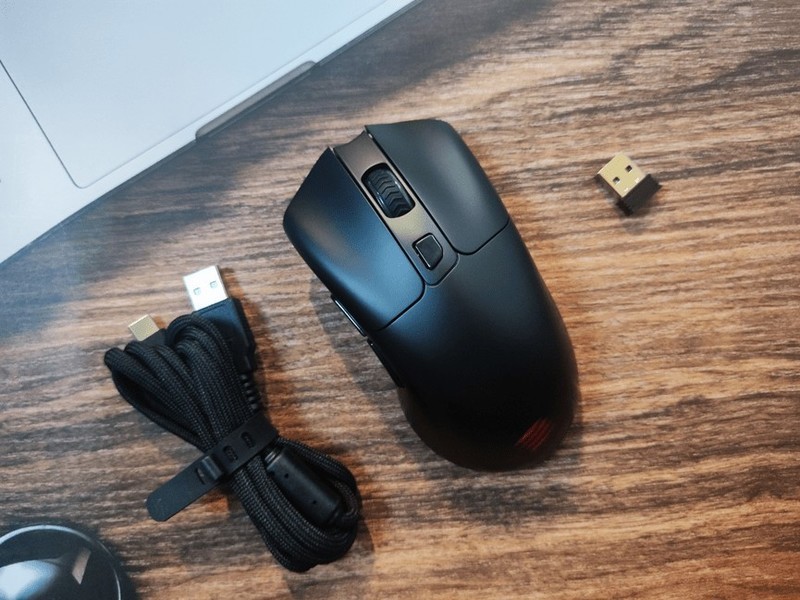 美加狮M.O.J.O.M2双模游戏鼠标：只简不减，爱不释手