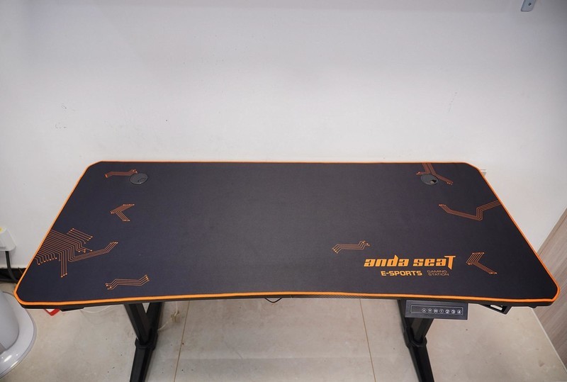 告别单调，肥宅电竞快乐桌值得你拥有——安德斯特升降电竞桌分享