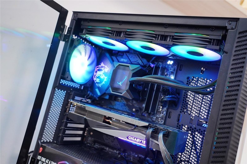 告别单调，肥宅电竞快乐桌值得你拥有——安德斯特升降电竞桌分享