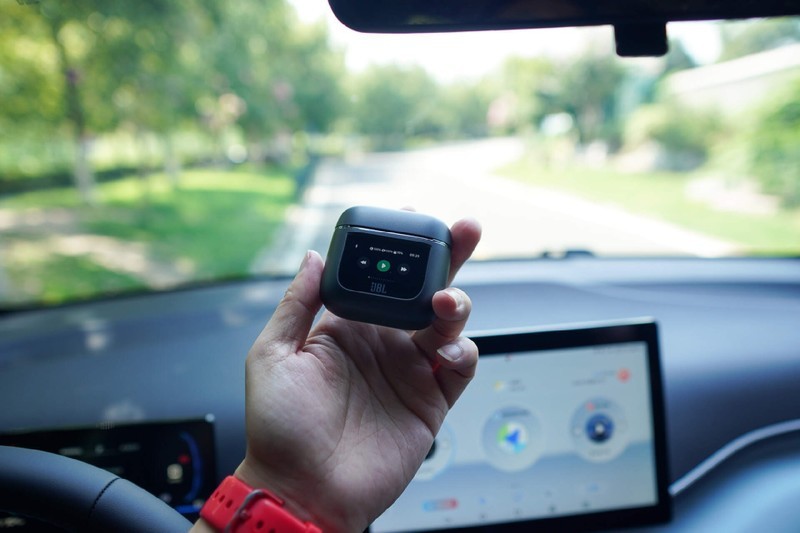 颠覆传统耳机体验，带屏幕的TWS耳机，JBL Tour Pro2开箱评测