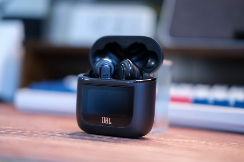 颠覆传统耳机体验，带屏幕的TWS耳机，JBL Tour Pro2开箱评测
