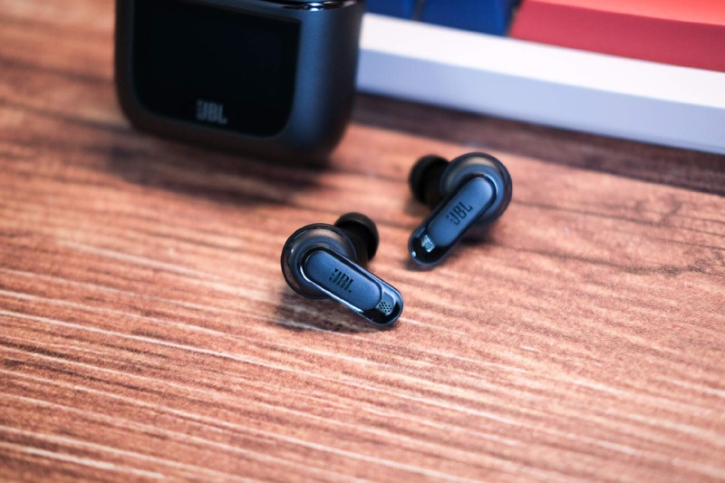 颠覆传统耳机体验，带屏幕的TWS耳机，JBL Tour Pro2开箱评测