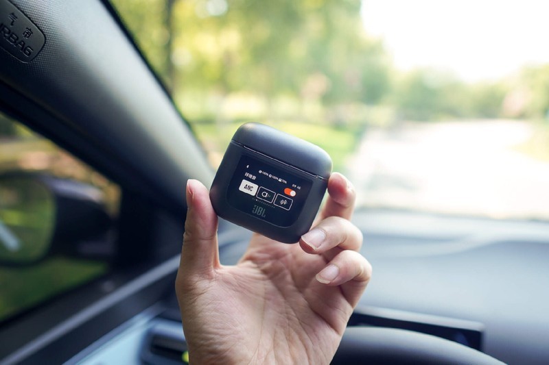 颠覆传统耳机体验，带屏幕的TWS耳机，JBL Tour Pro2开箱评测