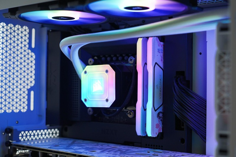 美商海盗船玩起了二次元！复仇者RGB SL樱瞳花嫁联名款内存体验