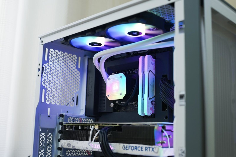 美商海盗船玩起了二次元！复仇者RGB SL樱瞳花嫁联名款内存体验