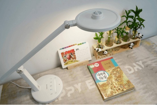 全光谱大路灯是不是智商税？2025专业儿童护眼大路灯测评推荐