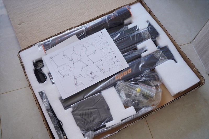 告别单调，肥宅电竞快乐桌值得你拥有——安德斯特升降电竞桌分享