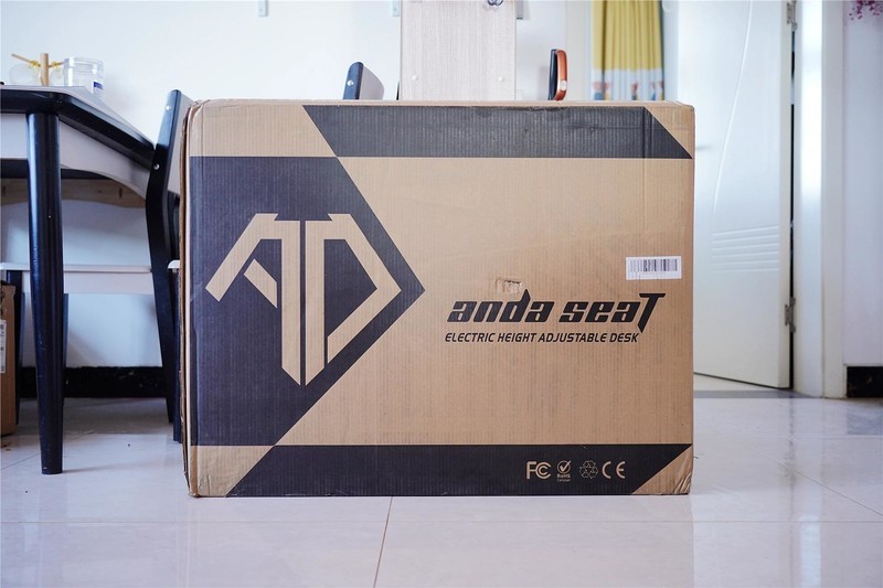 告别单调，肥宅电竞快乐桌值得你拥有——安德斯特升降电竞桌分享