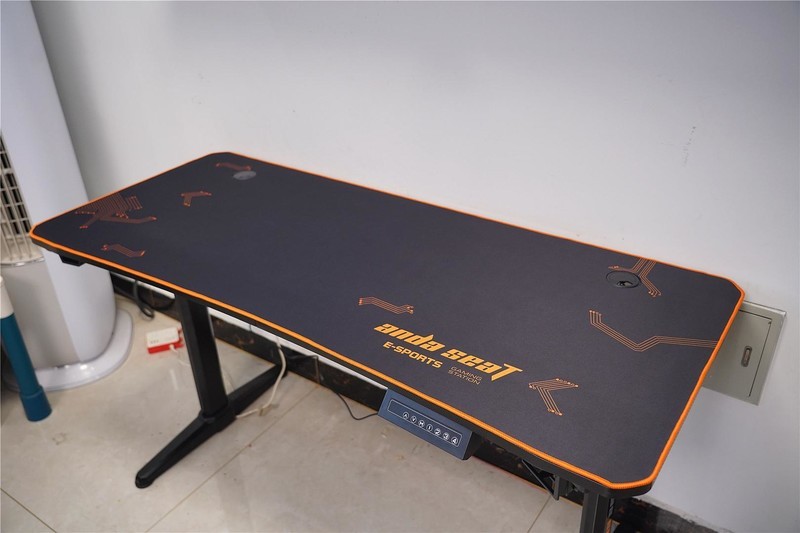 告别单调，肥宅电竞快乐桌值得你拥有——安德斯特升降电竞桌分享