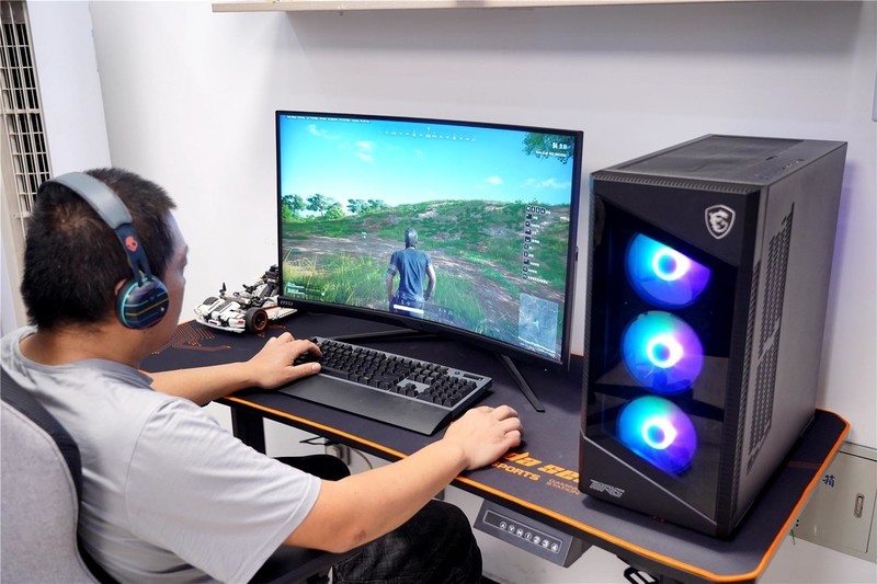 告别单调，肥宅电竞快乐桌值得你拥有——安德斯特升降电竞桌分享