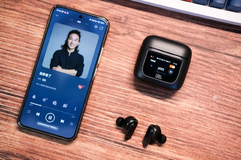 颠覆传统耳机体验，带屏幕的TWS耳机，JBL Tour Pro2开箱评测