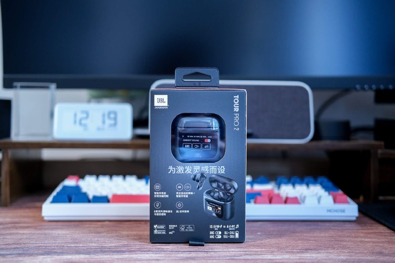 颠覆传统耳机体验，带屏幕的TWS耳机，JBL Tour Pro2开箱评测