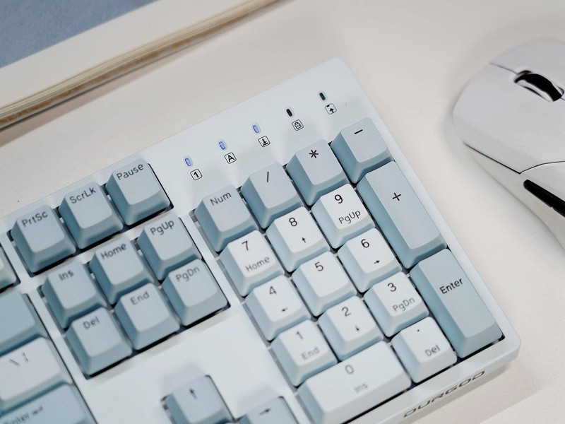 CHERRY樱桃轴？杜伽K310浅雾蓝无光版，网友：小清新桌搭不二之选