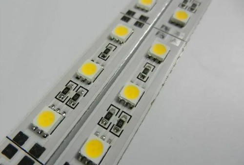 儿童照明灯led哪个好?儿童护眼灯哪个牌子好?家长进！