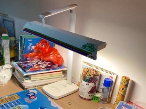 儿童照明灯led哪个好?儿童护眼灯哪个牌子好?家长进！