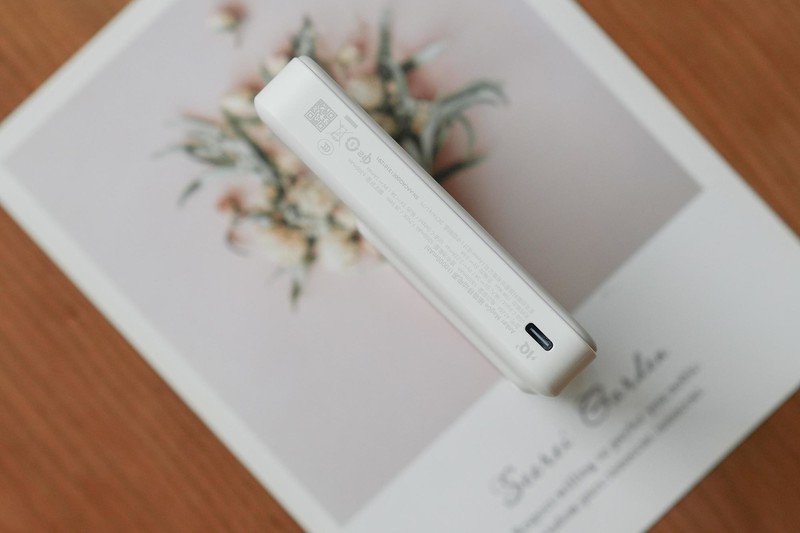 懂王同款，安克磁吸充电宝上手体验，15W更给力