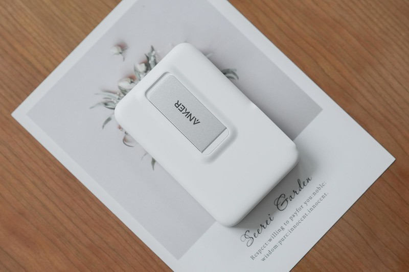 懂王同款，安克磁吸充电宝上手体验，15W更给力