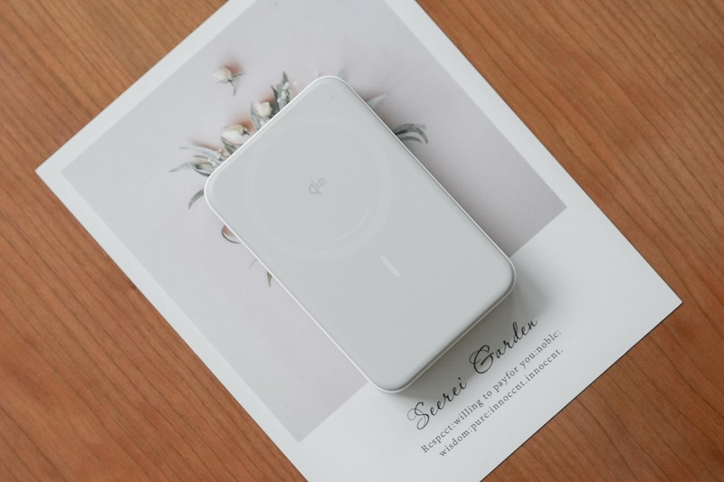 懂王同款，安克磁吸充电宝上手体验，15W更给力