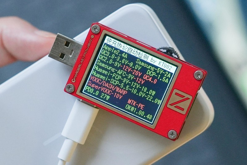 懂王同款，安克磁吸充电宝上手体验，15W更给力