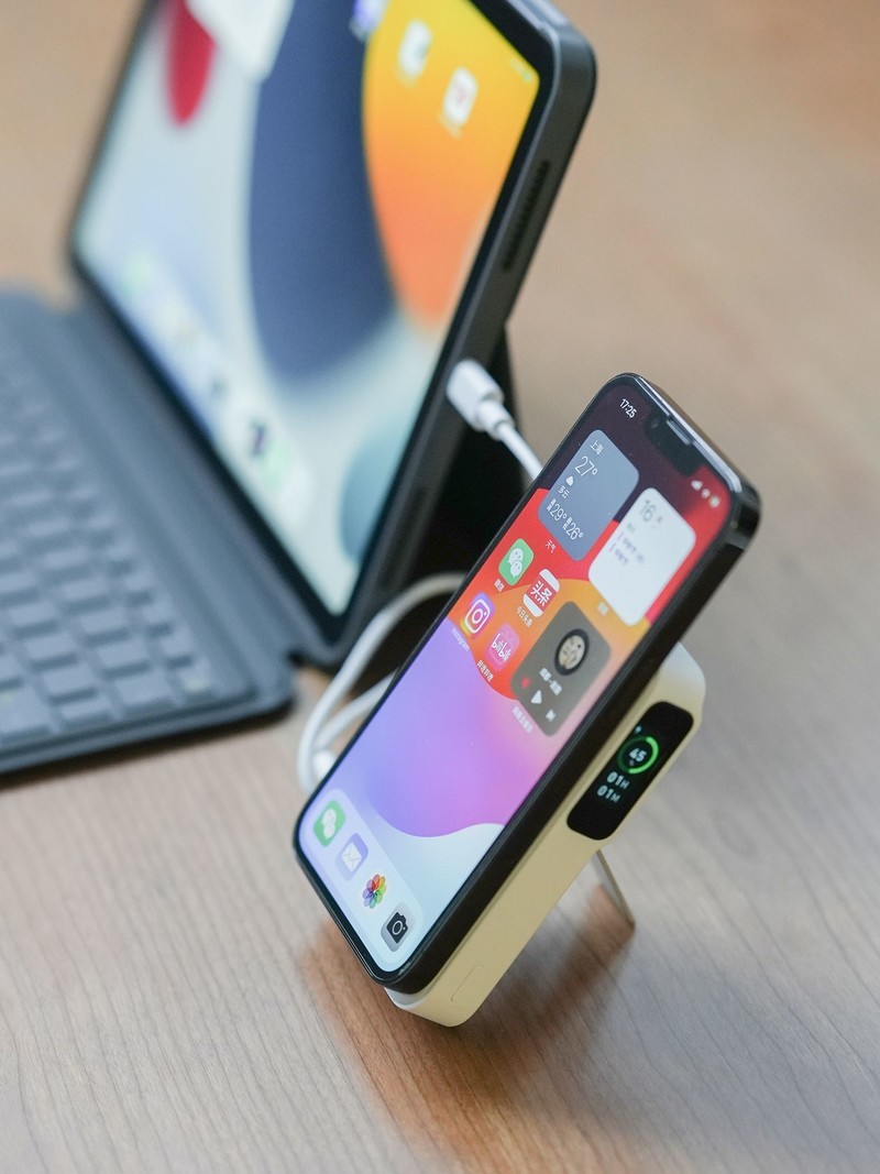 懂王同款，安克磁吸充电宝上手体验，15W更给力