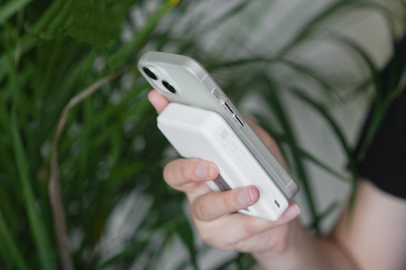 懂王同款，安克磁吸充电宝上手体验，15W更给力