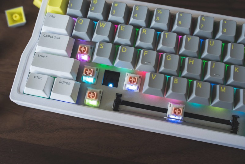 未来赛博美学，这会是客制化亲民的开始？IQUNIX Q66银迹上手详评