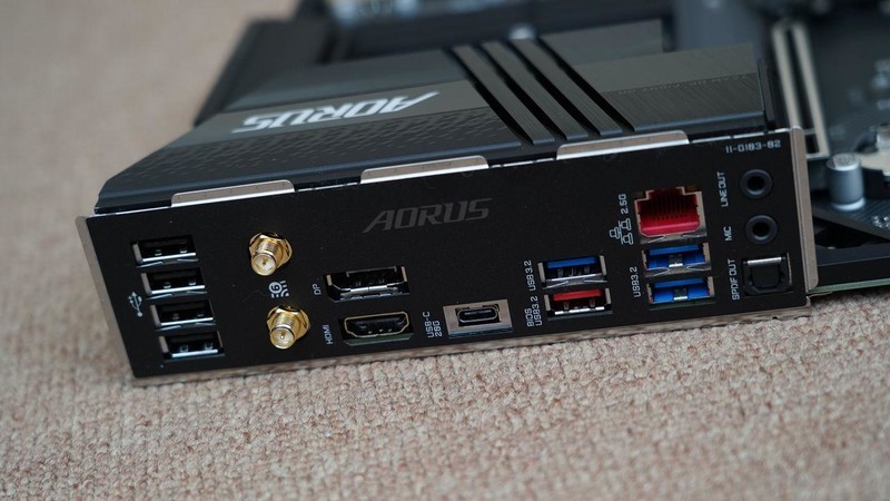 如何打造一台高性价比小钢炮？13400+B760M电竞雕+4070Ti打造的MATX主机分享