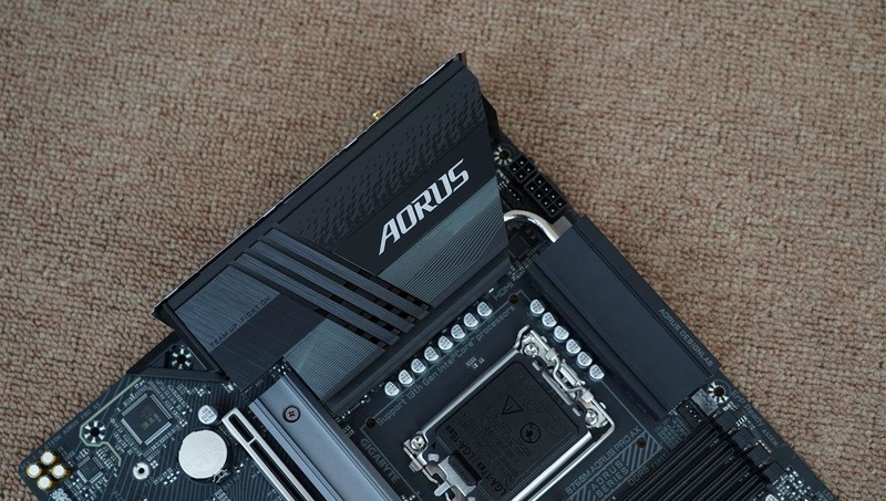 如何打造一台高性价比小钢炮？13400+B760M电竞雕+4070Ti打造的MATX主机分享