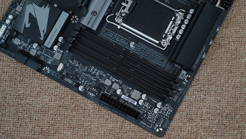 如何打造一台高性价比小钢炮？13400+B760M电竞雕+4070Ti打造的MATX主机分享