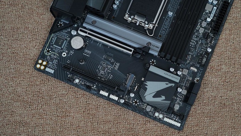 如何打造一台高性价比小钢炮？13400+B760M电竞雕+4070Ti打造的MATX主机分享