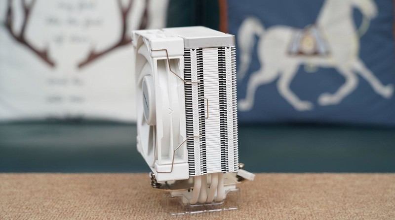 如何打造一台高性价比小钢炮？13400+B760M电竞雕+4070Ti打造的MATX主机分享