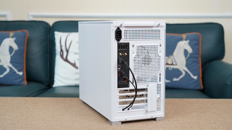 如何打造一台高性价比小钢炮？13400+B760M电竞雕+4070Ti打造的MATX主机分享