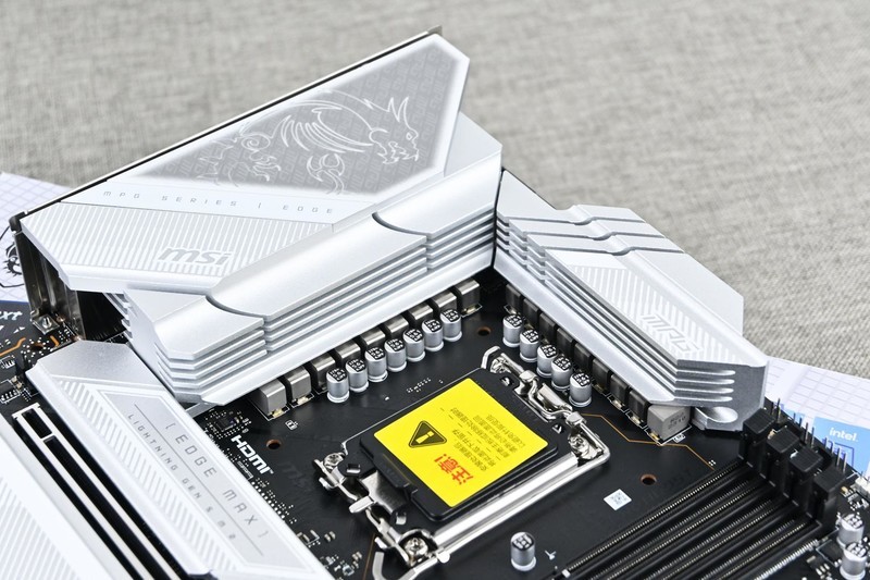 微星MPG Z790 EDGE TI MAX WIFI刀锋钛主板拆解试玩：最佳化设定好伴侣