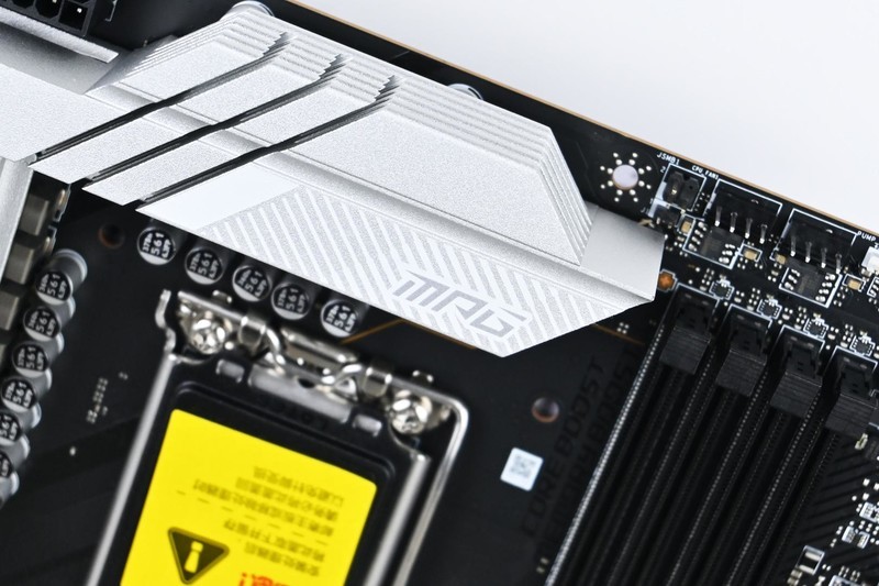 微星MPG Z790 EDGE TI MAX WIFI刀锋钛主板拆解试玩：最佳化设定好伴侣