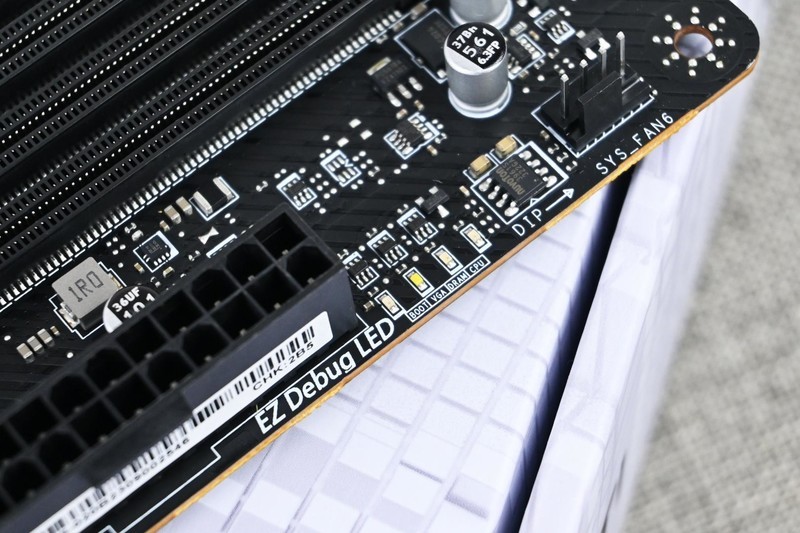 微星MPG Z790 EDGE TI MAX WIFI刀锋钛主板拆解试玩：最佳化设定好伴侣