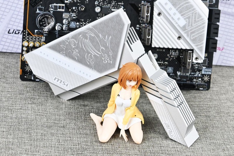 微星MPG Z790 EDGE TI MAX WIFI刀锋钛主板拆解试玩：最佳化设定好伴侣