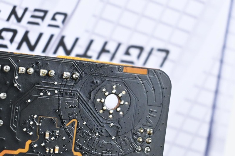 微星MPG Z790 EDGE TI MAX WIFI刀锋钛主板拆解试玩：最佳化设定好伴侣