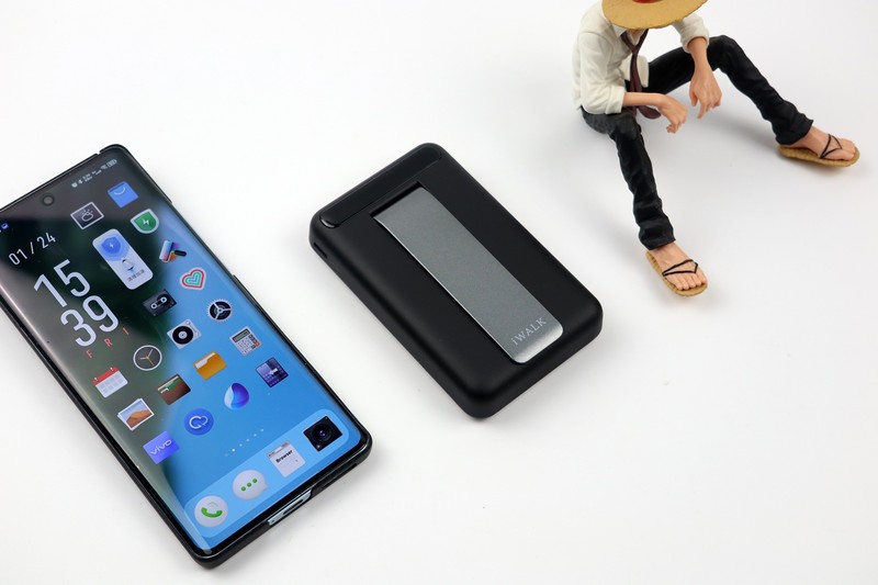 便捷充电新选择——iWALK爱沃可Qi2磁吸无线充电宝体验