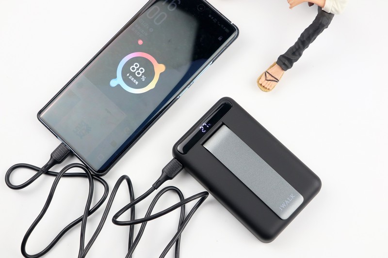 便捷充电新选择——iWALK爱沃可Qi2磁吸无线充电宝体验