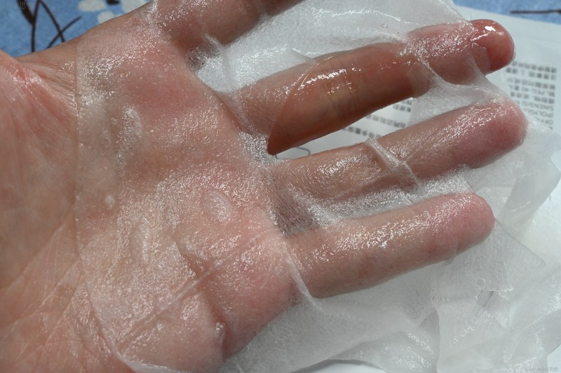 惊人的补水力！皮肤润到想掐的玻尿0酸面膜！