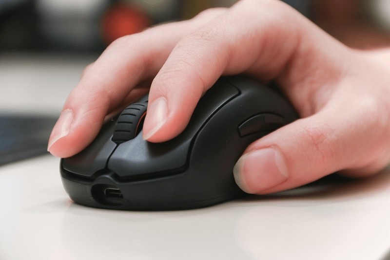 赛睿Prime Mini Wireless游戏鼠标体验：皮王小手版，专为职业电竞选手定制