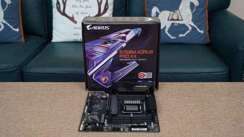 如何打造一台高性价比小钢炮？13400+B760M电竞雕+4070Ti打造的MATX主机分享