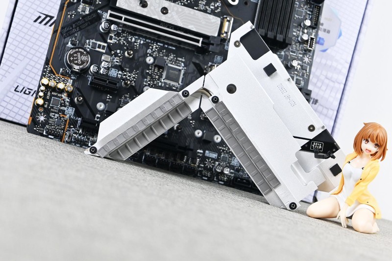 微星MPG Z790 EDGE TI MAX WIFI刀锋钛主板拆解试玩：最佳化设定好伴侣